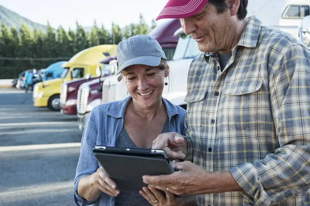 Technology-Integration-in-Daily-Operations-Enhancing-the-Trucking-Experience